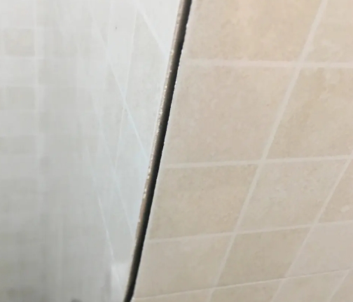 福清瓷砖空鼓维修公司分享阳台瓷砖脱落的修复过程可以分为以下几个步骤