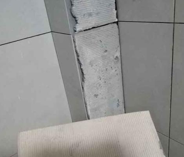 福清瓷砖空鼓维修公司分享下厨房瓷砖脱落的补救措施。